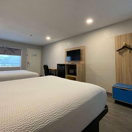 Days Inn By Wyndham Near Seaworld San Antonio Ngoại thất bức ảnh