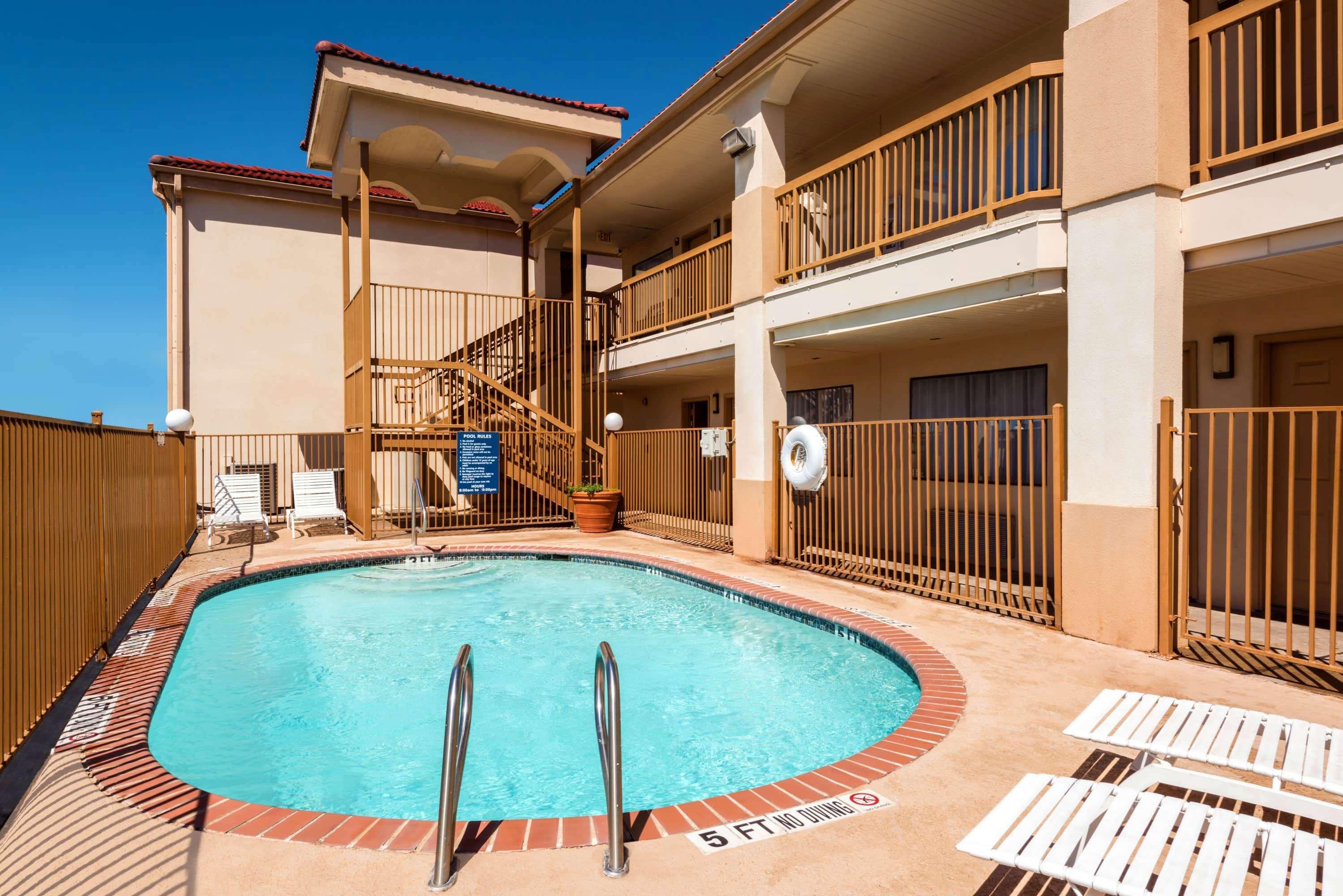 Days Inn By Wyndham Near Seaworld San Antonio Ngoại thất bức ảnh