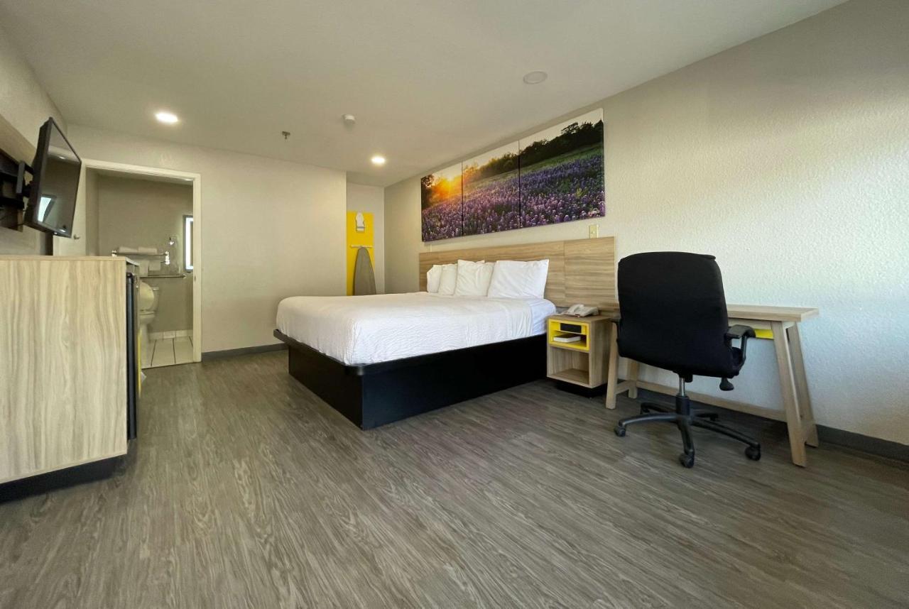Days Inn By Wyndham Near Seaworld San Antonio Ngoại thất bức ảnh