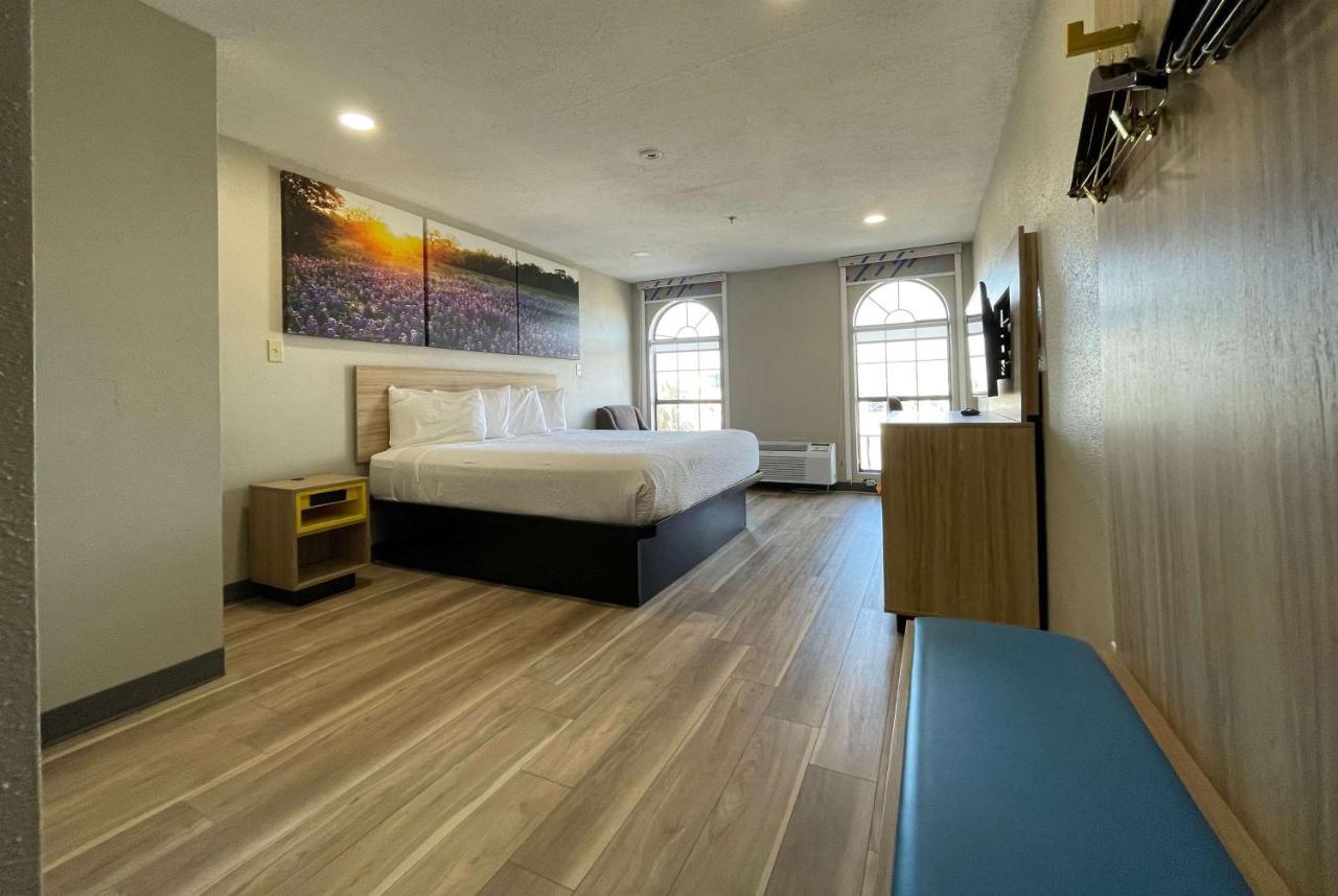 Days Inn By Wyndham Near Seaworld San Antonio Ngoại thất bức ảnh