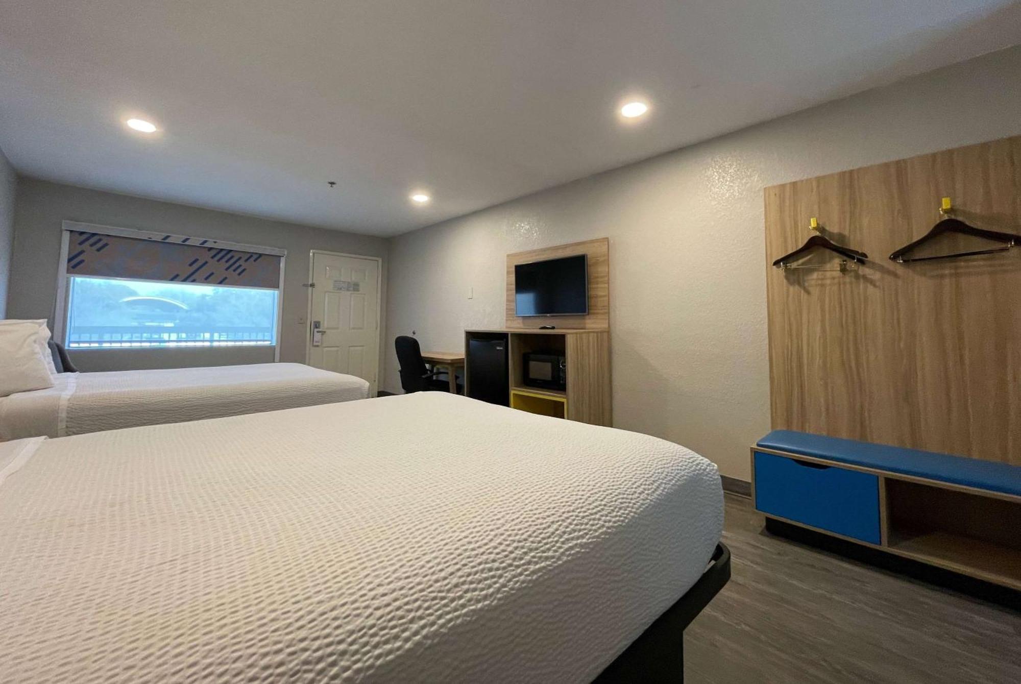 Days Inn By Wyndham Near Seaworld San Antonio Ngoại thất bức ảnh