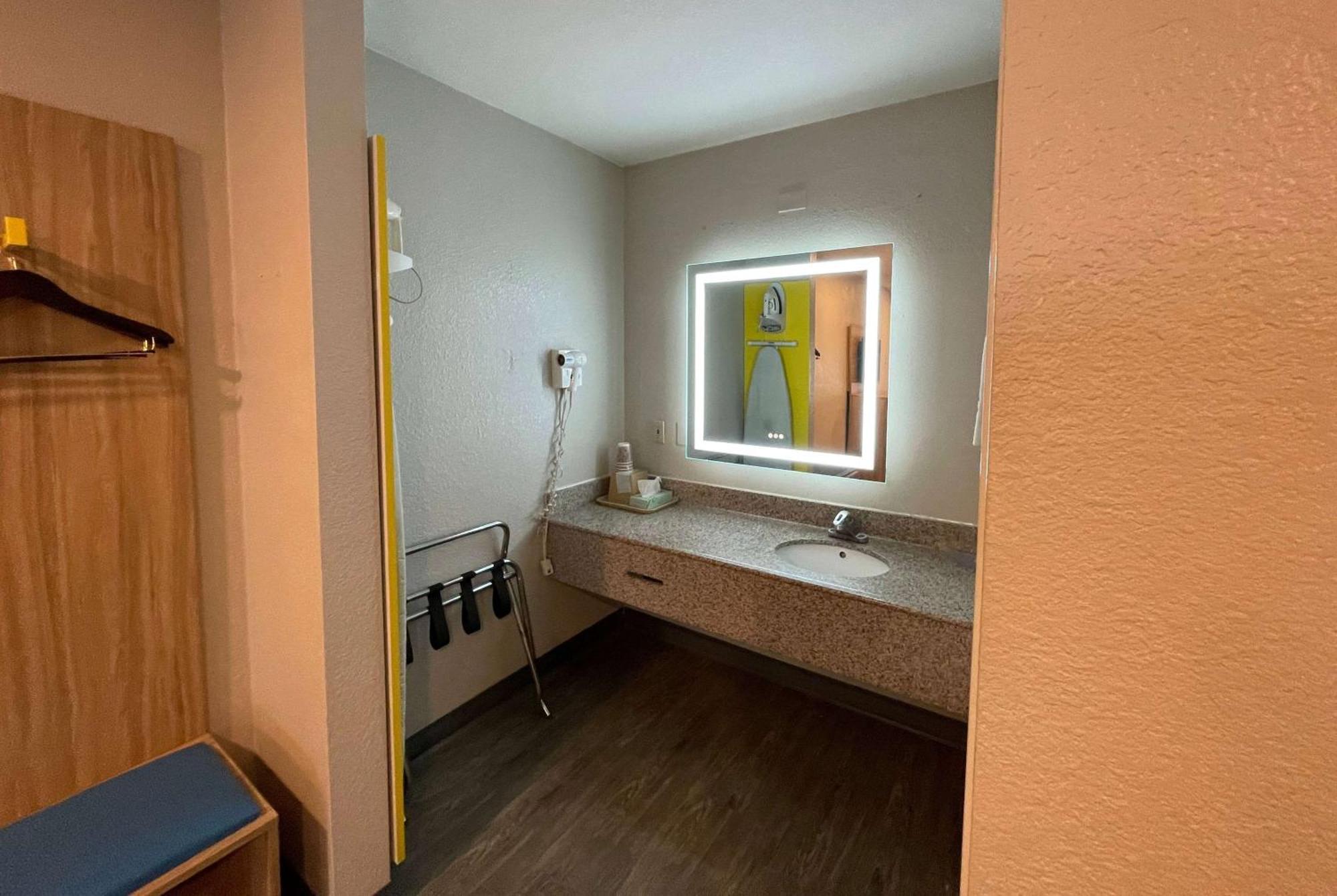 Days Inn By Wyndham Near Seaworld San Antonio Ngoại thất bức ảnh