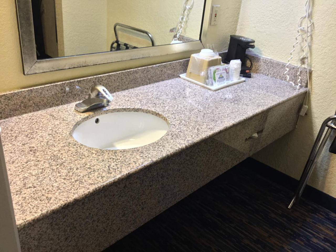 Days Inn By Wyndham Near Seaworld San Antonio Ngoại thất bức ảnh